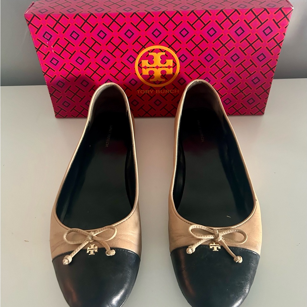 Tory Burch Black and Tan - Ginger shortbread Cap Toe ballet Flats size 11